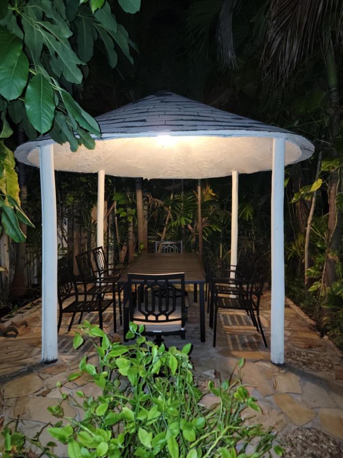 フォート・ローダーデール Luxury Tropical Oasis! Huge Saltwater Pool! 1 Mile To Beach!ヴィラ エクステリア 写真